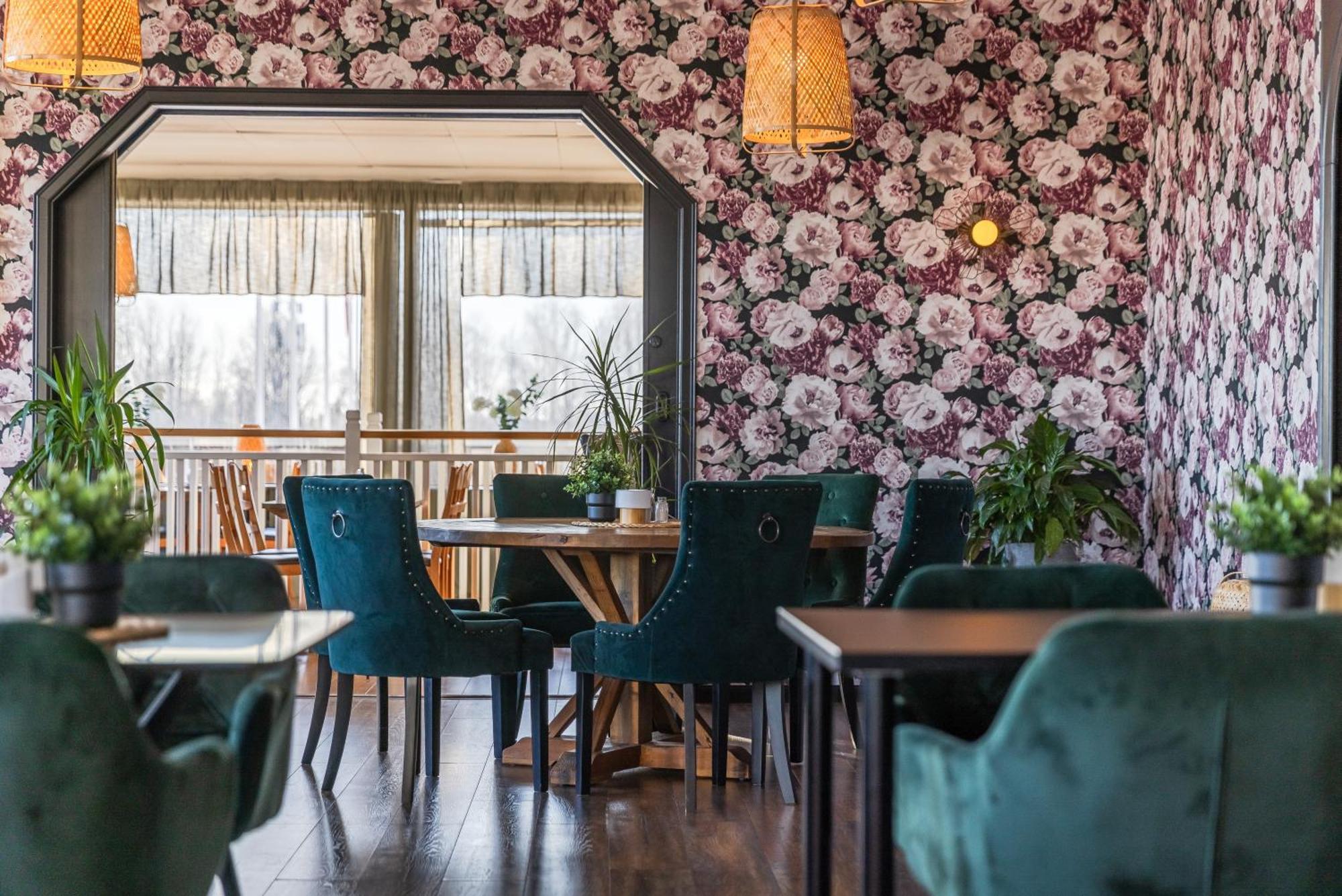 Hotell Kung Goesta By First Mora Exteriér fotografie